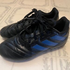 Adidas kid Youth size 13.5 soccer cleats
